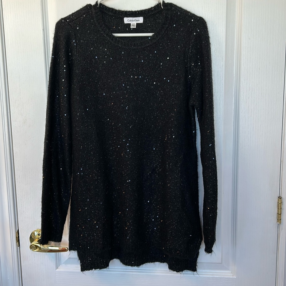 Calvin Klein evening sweater in size mdm.Black knit with sequins, thigh length.